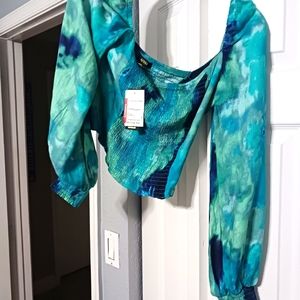 Long sleeve top/ green/blue medium